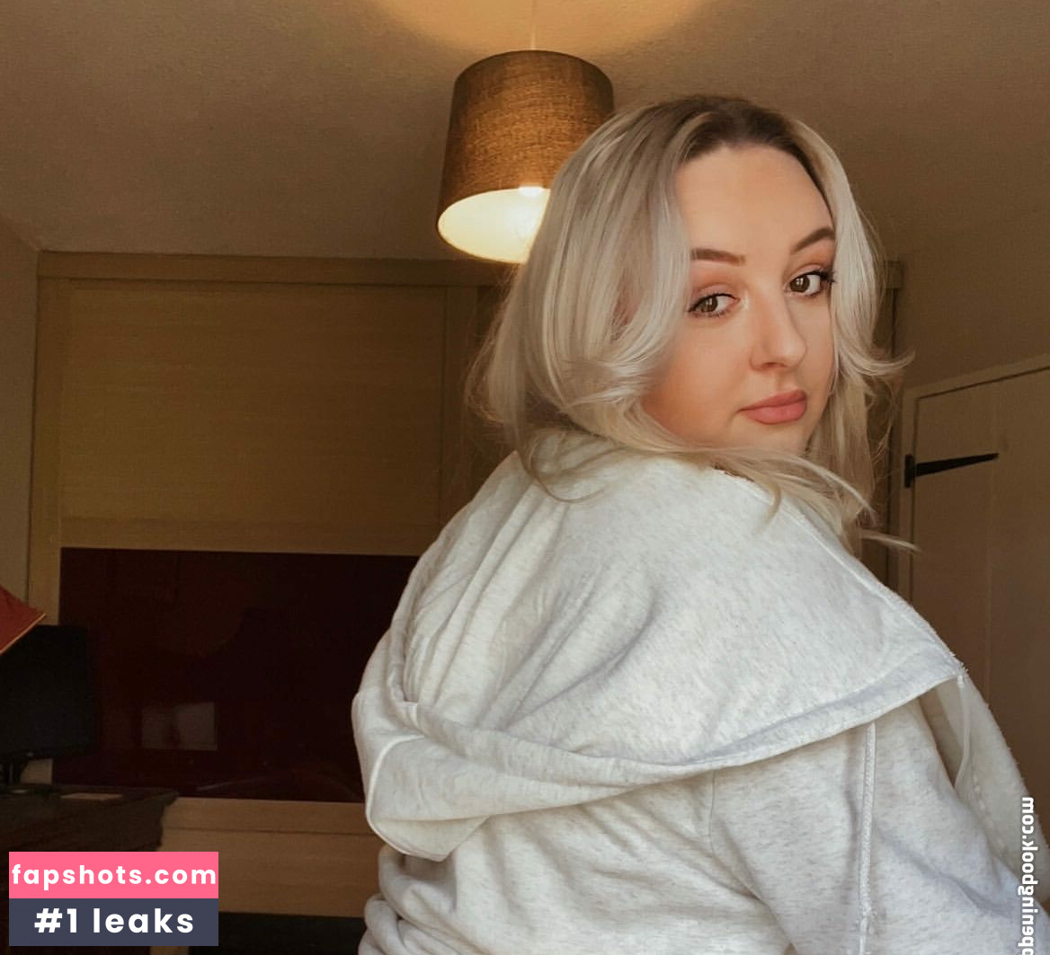 Scarlett Tiny gallery photo #3