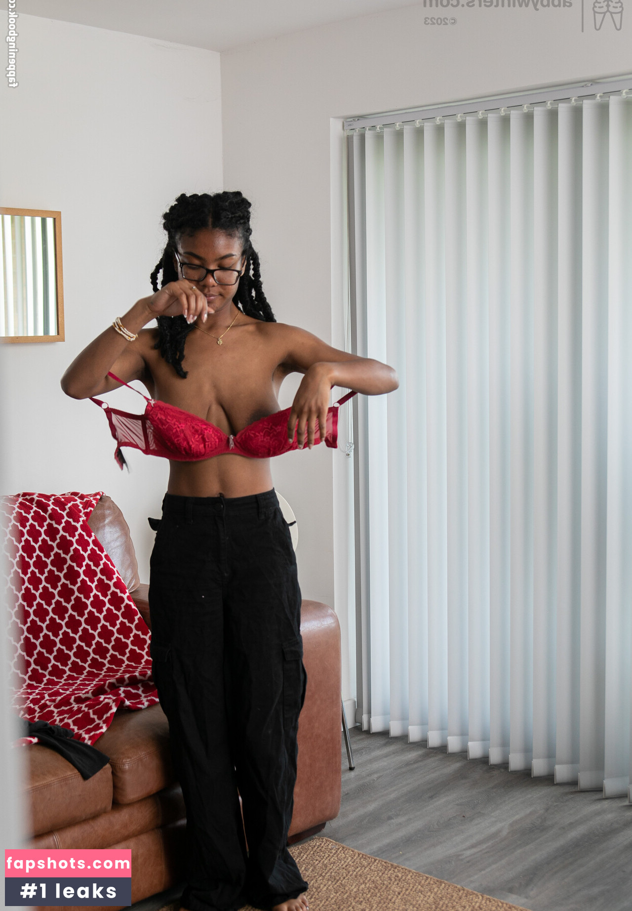 SchwiftyLove gallery photo #15