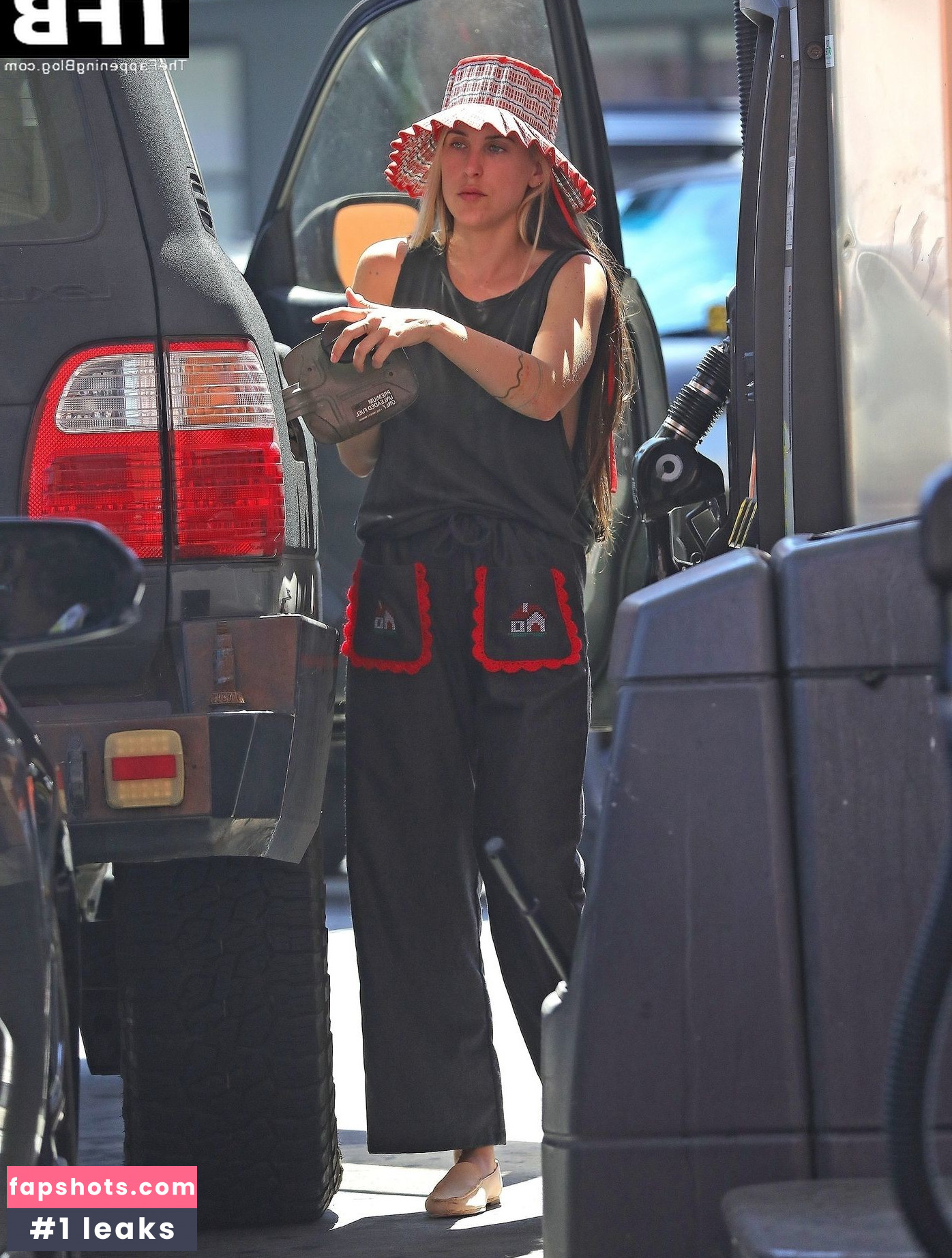 Scout Willis gallery photo #103