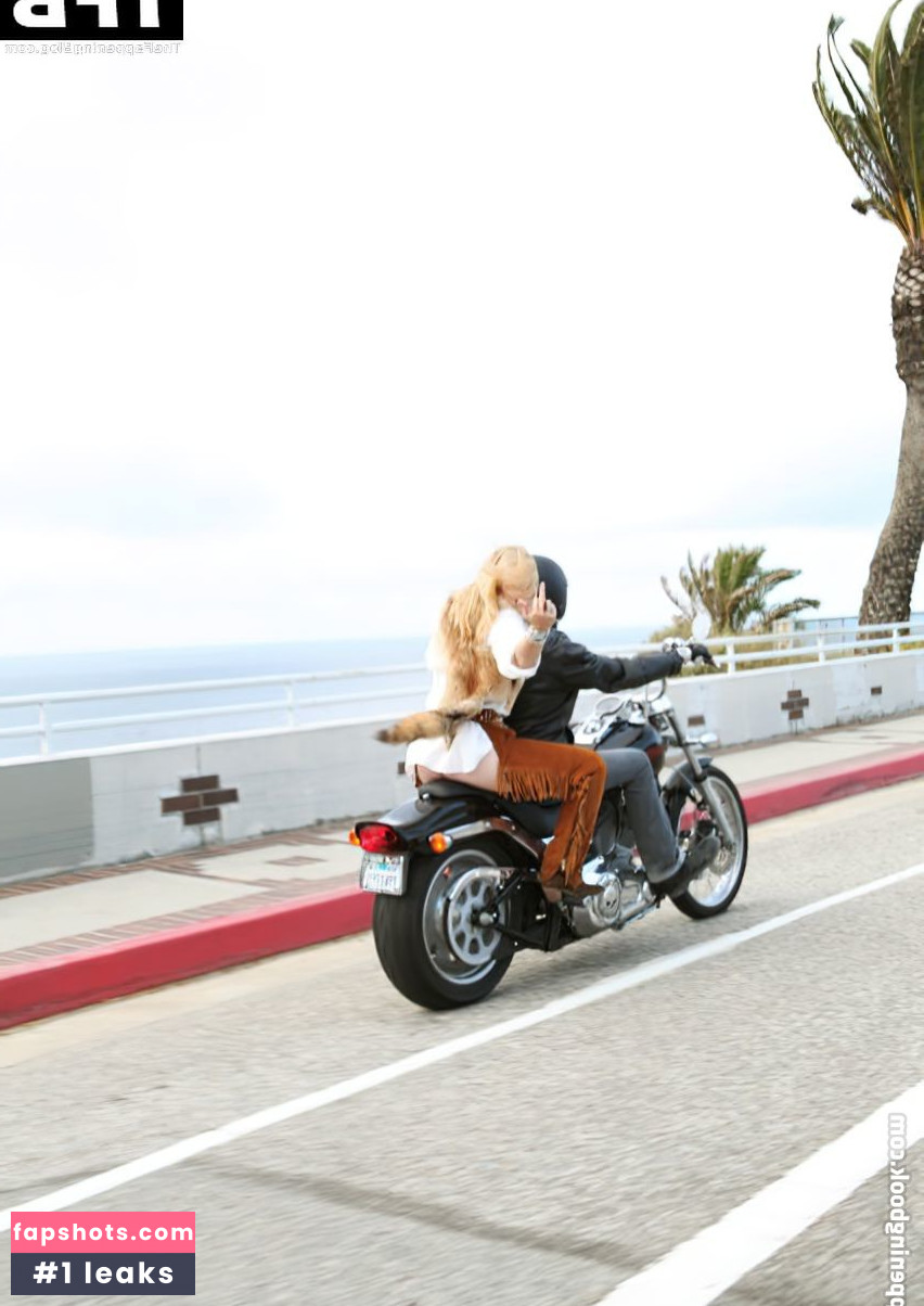 Scout Willis gallery photo #146