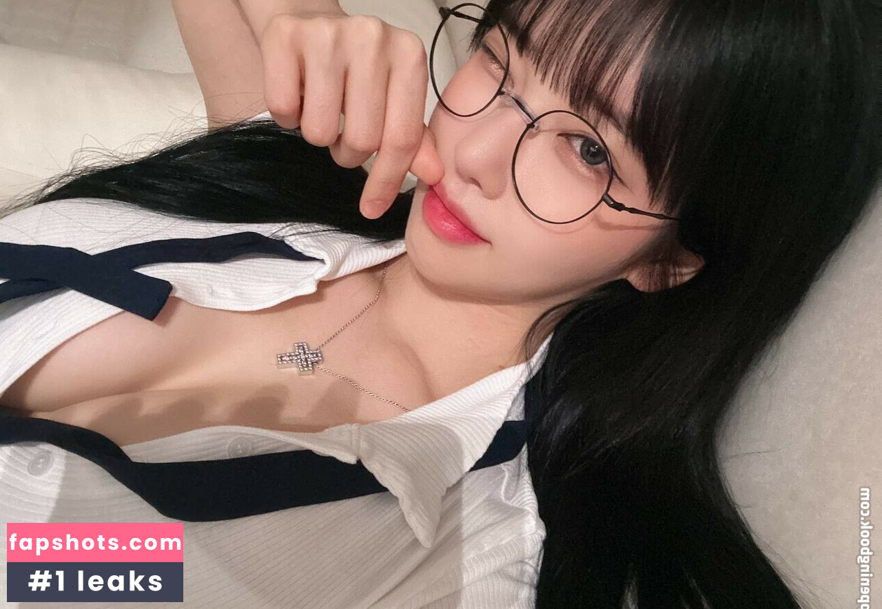 Se Yeon gallery photo #24