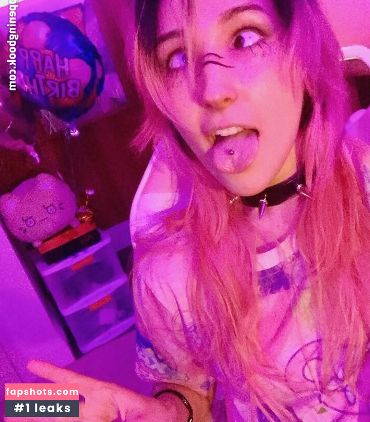 Seafoam Kitten's ASMR nude babe gallery