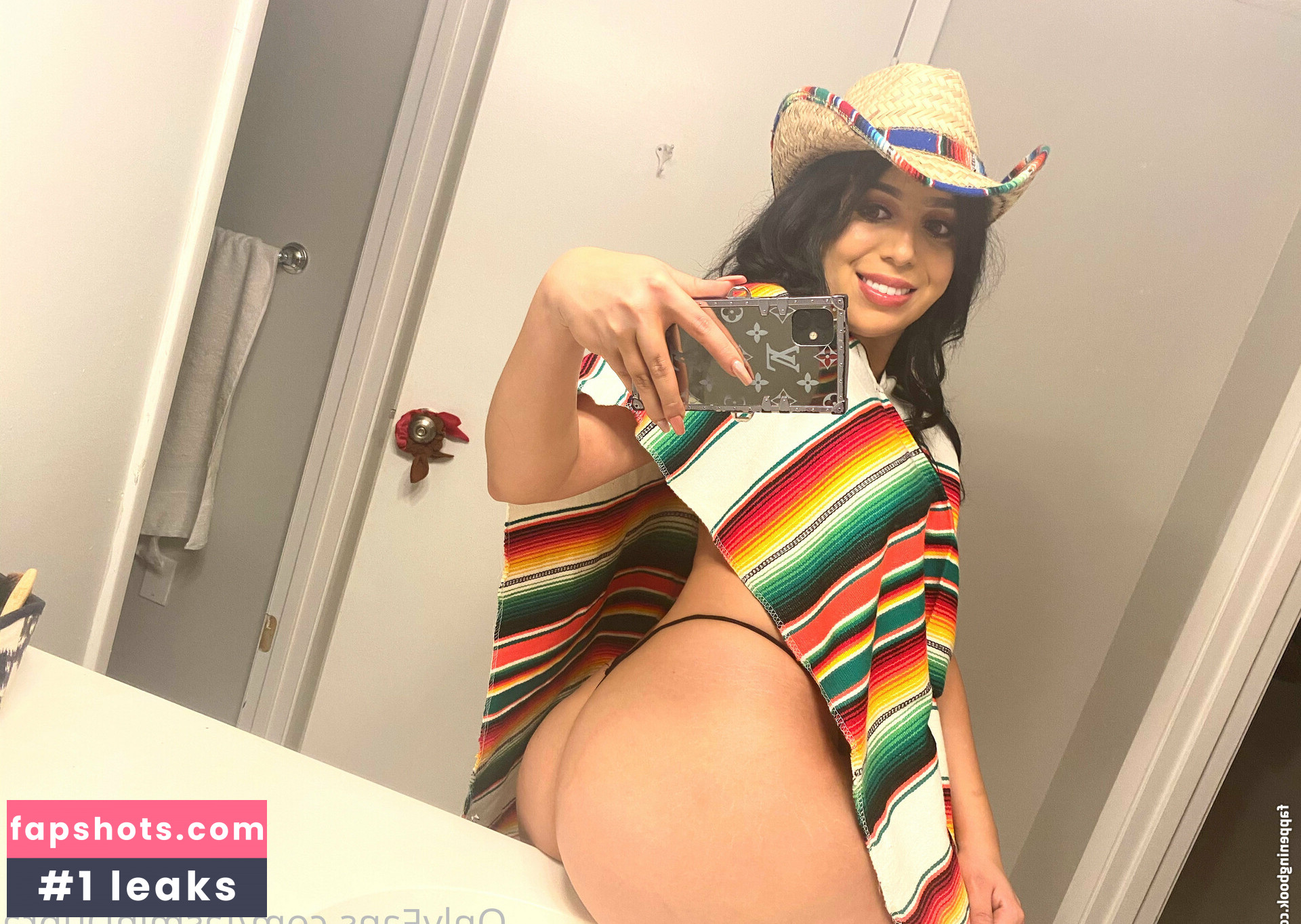 seenaughtynadia gallery photo #33