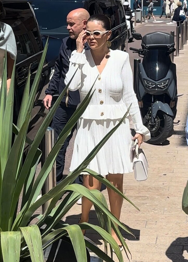 selena-gomez gallery photo #2384