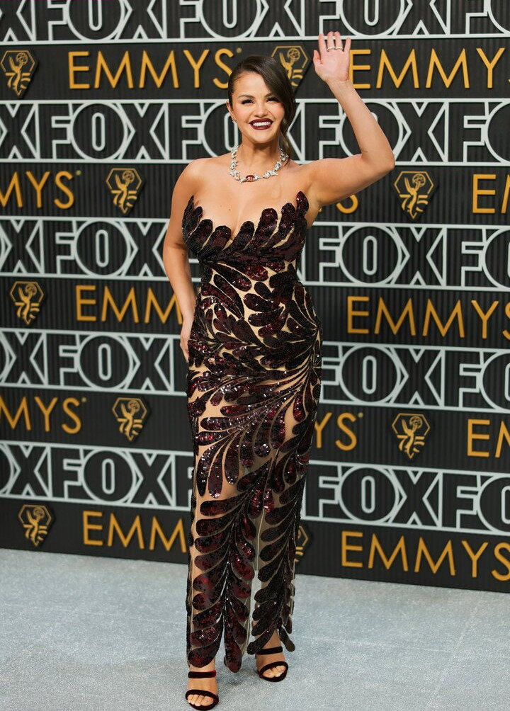 selena-gomez gallery photo #3410