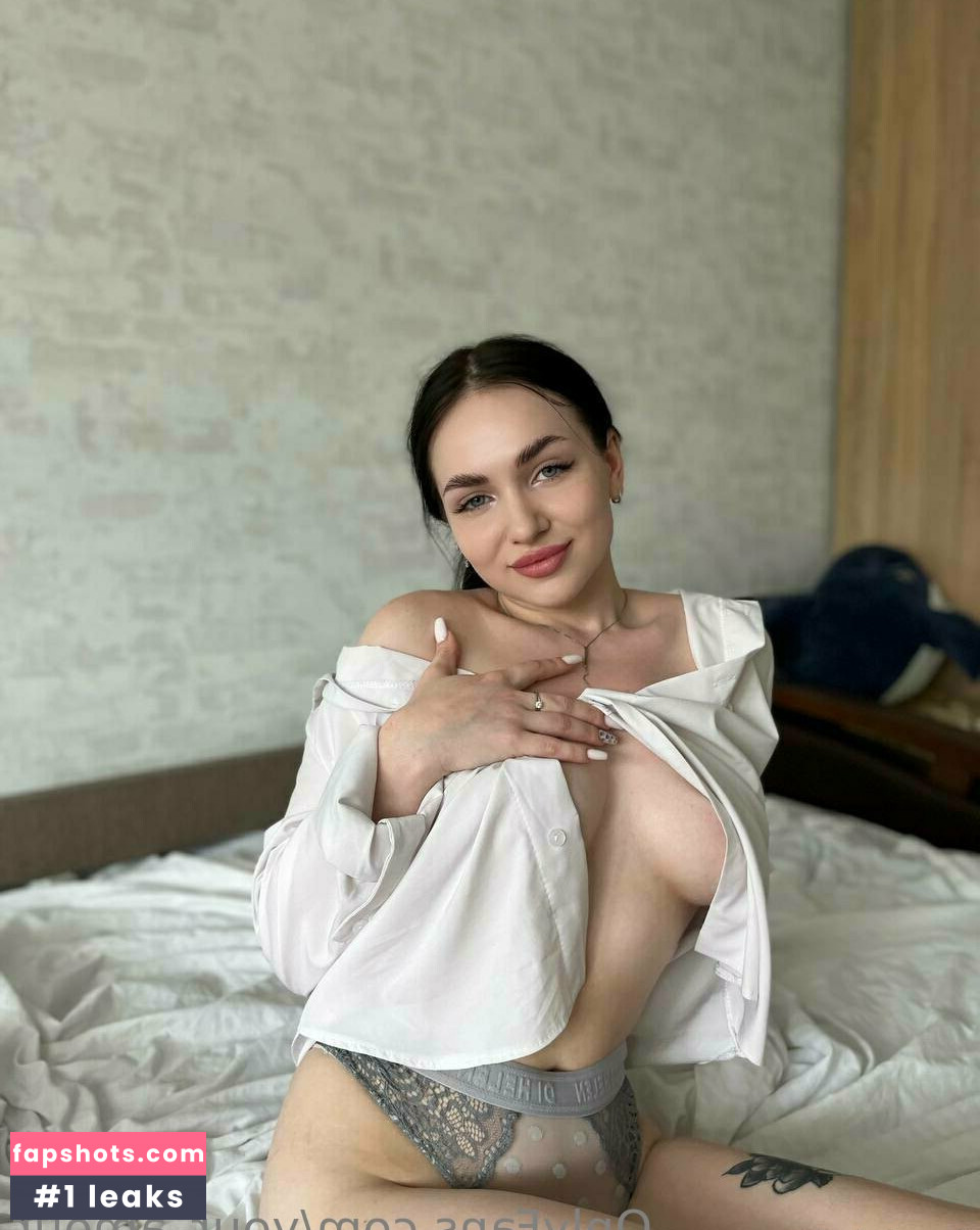 selena_mills gallery photo #15