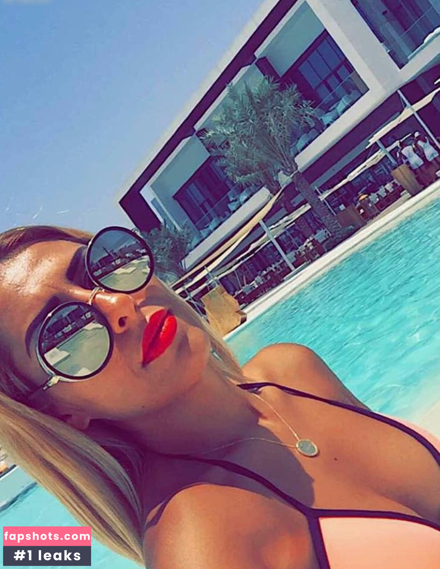 Senna Gammour gallery photo #15