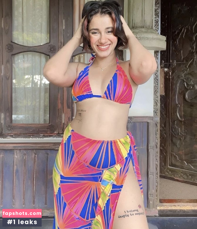 Senorita Sara gallery photo #11