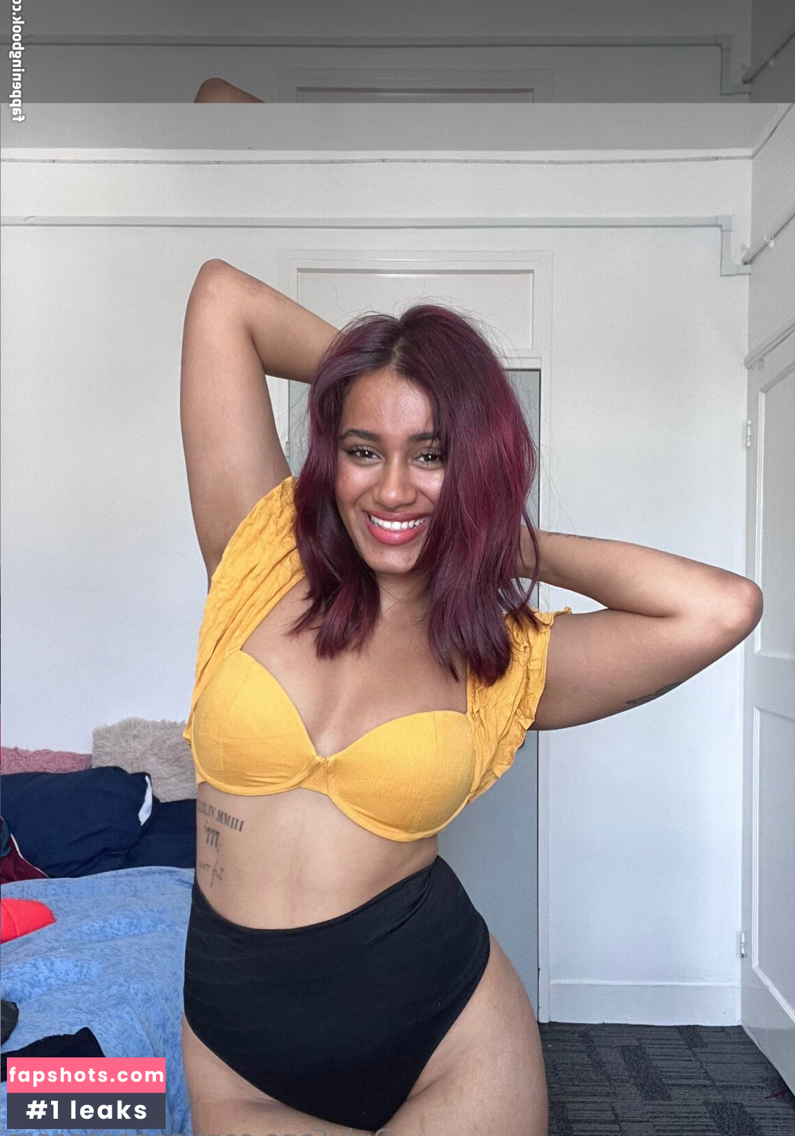 Senorita Sara gallery photo #4