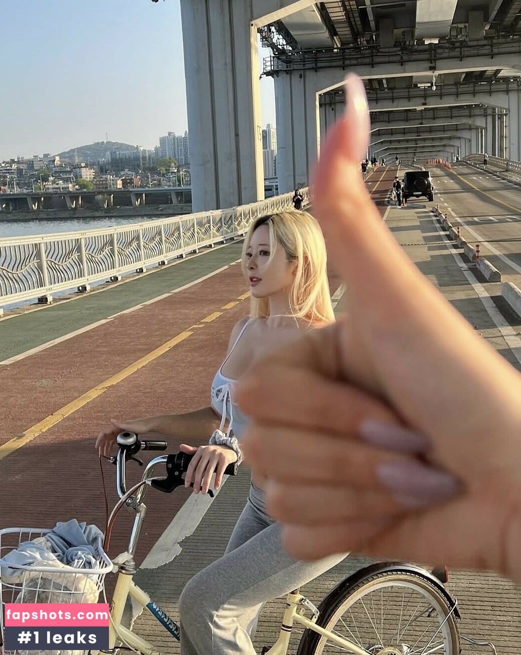 seon_h_e gallery photo #2