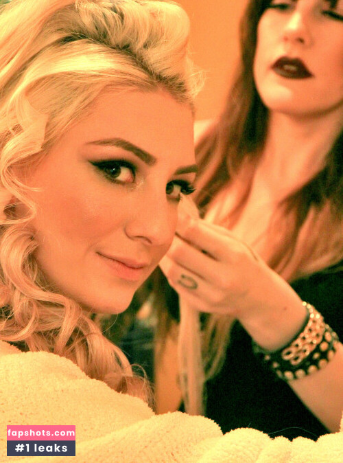 September Carrino gallery photo #1589