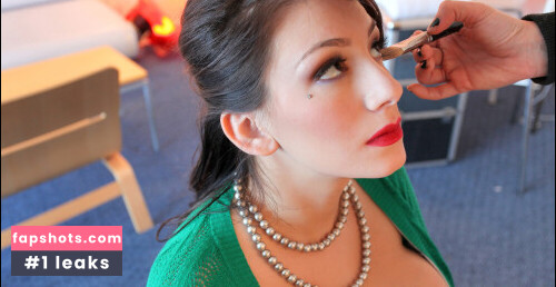 September Carrino gallery photo #3204