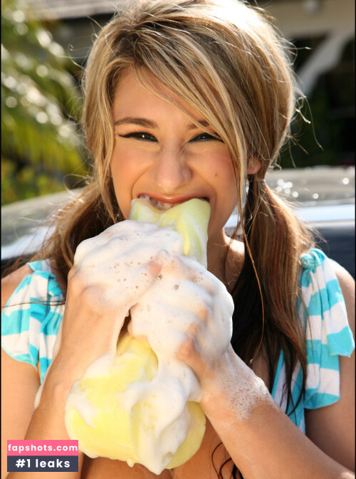 September Carrino gallery photo #4044