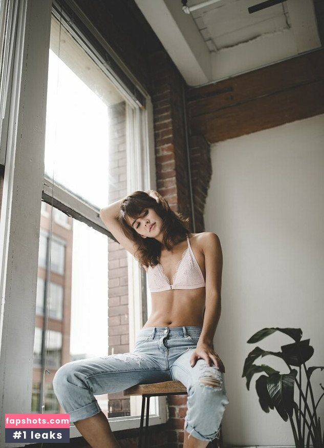 Sera Mann gallery photo #16