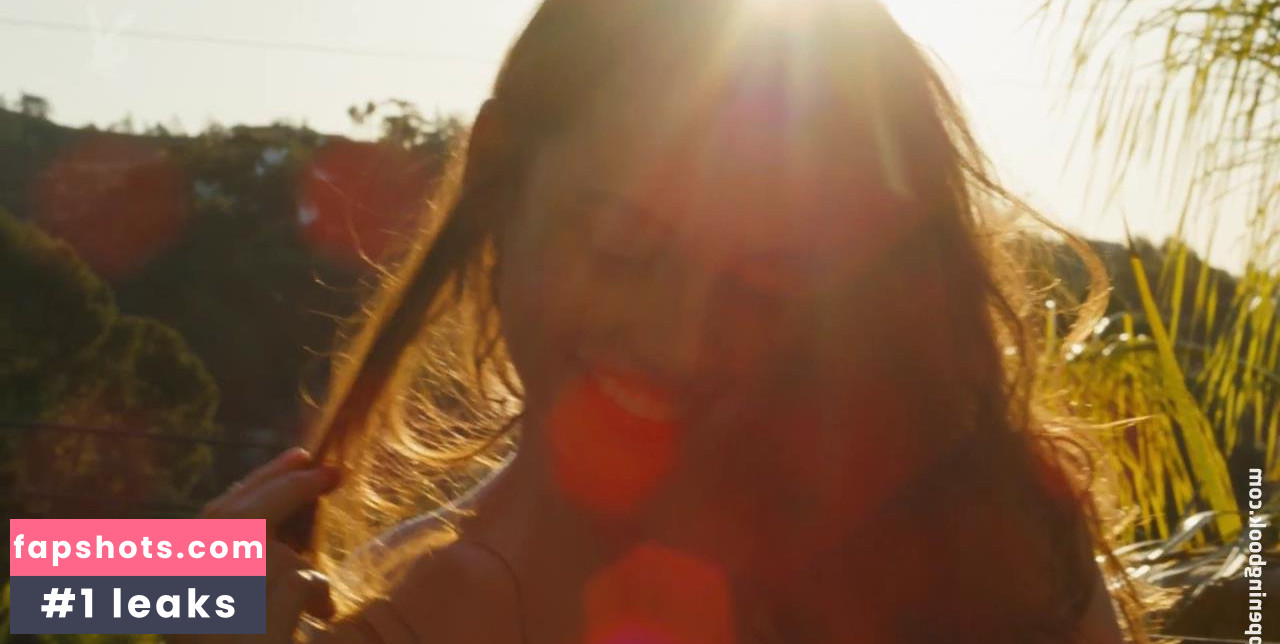 Sera Mann gallery photo #40