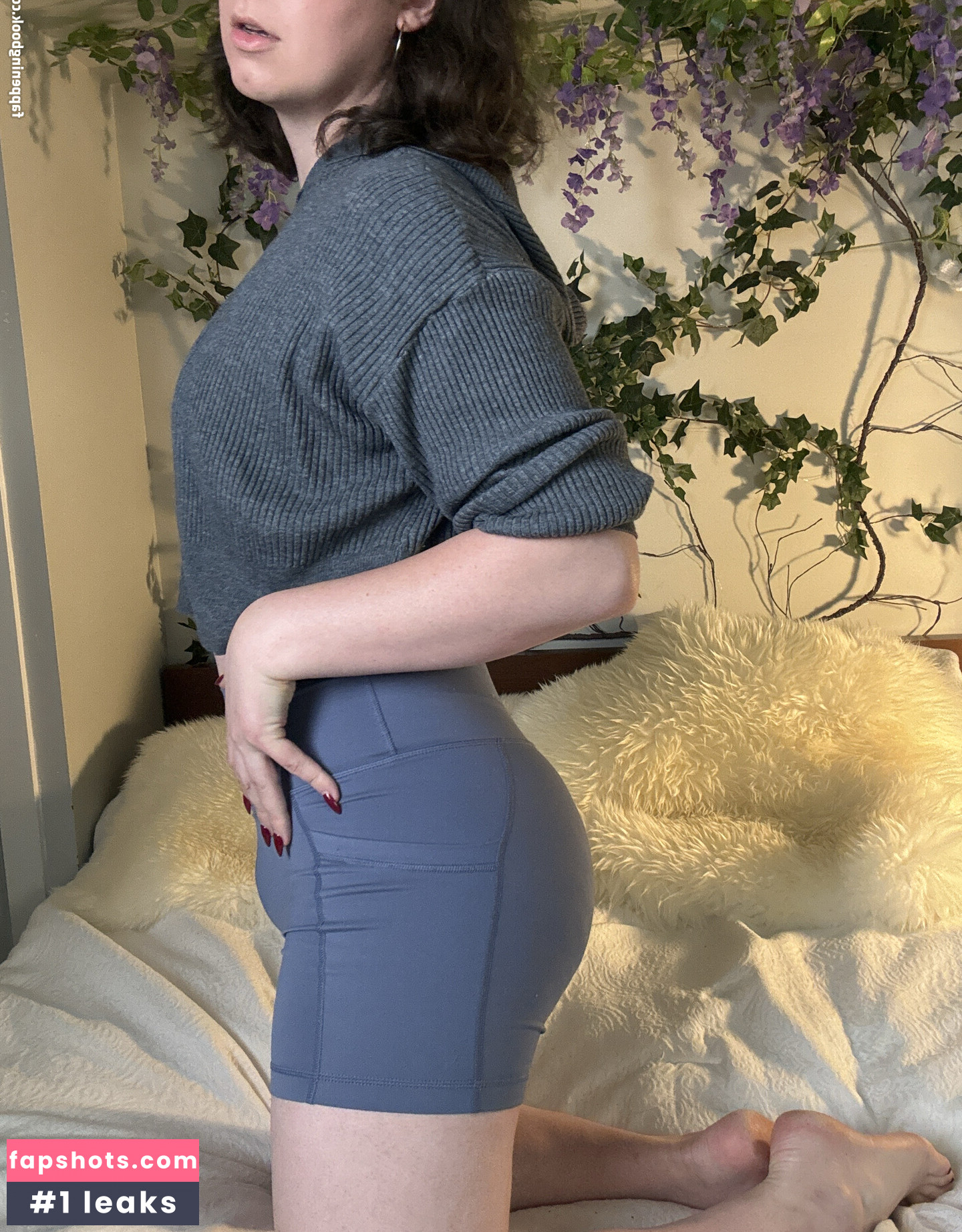 SerafinaFell gallery photo #13