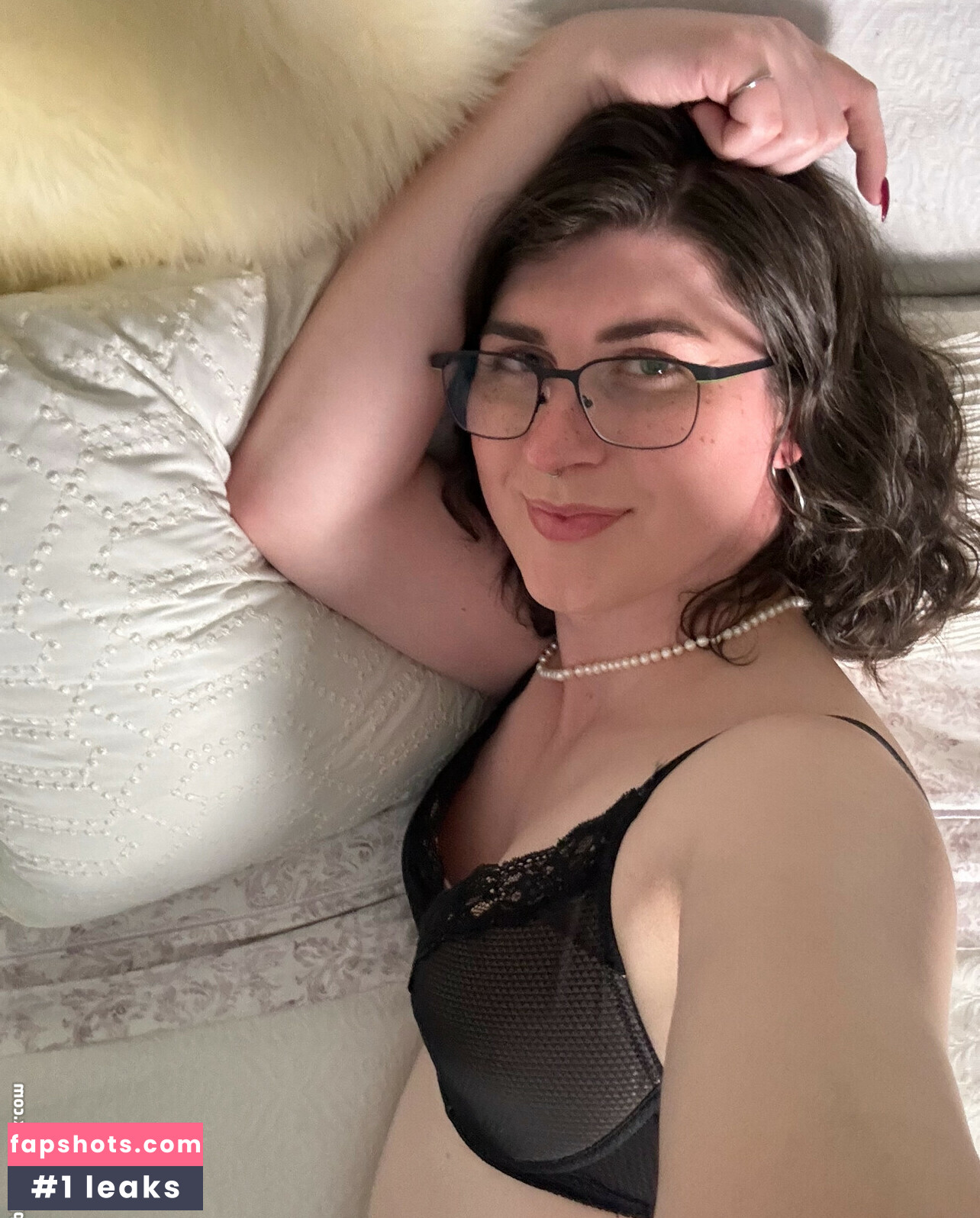 SerafinaFell gallery photo #15