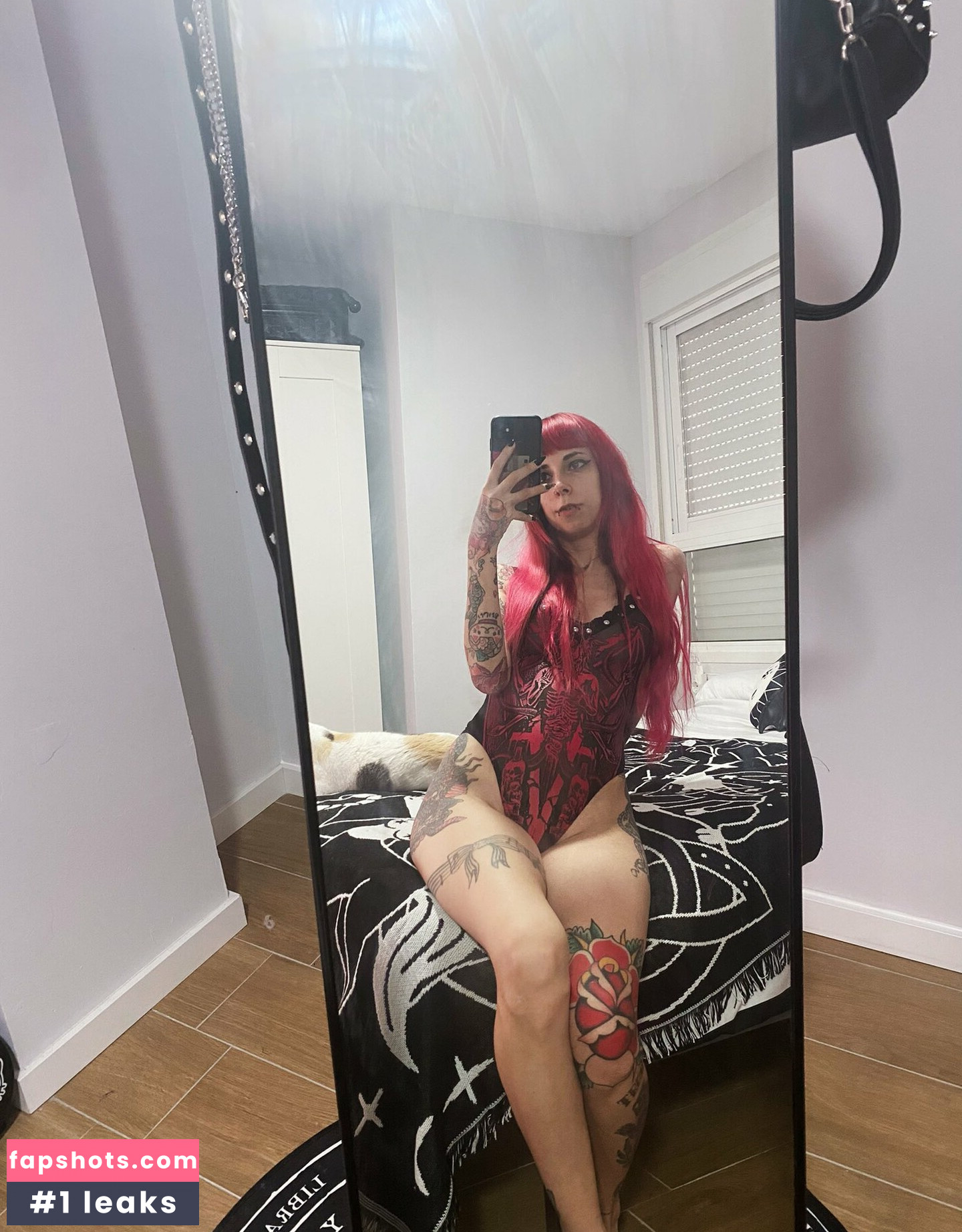 SerasCosplay nude babe gallery