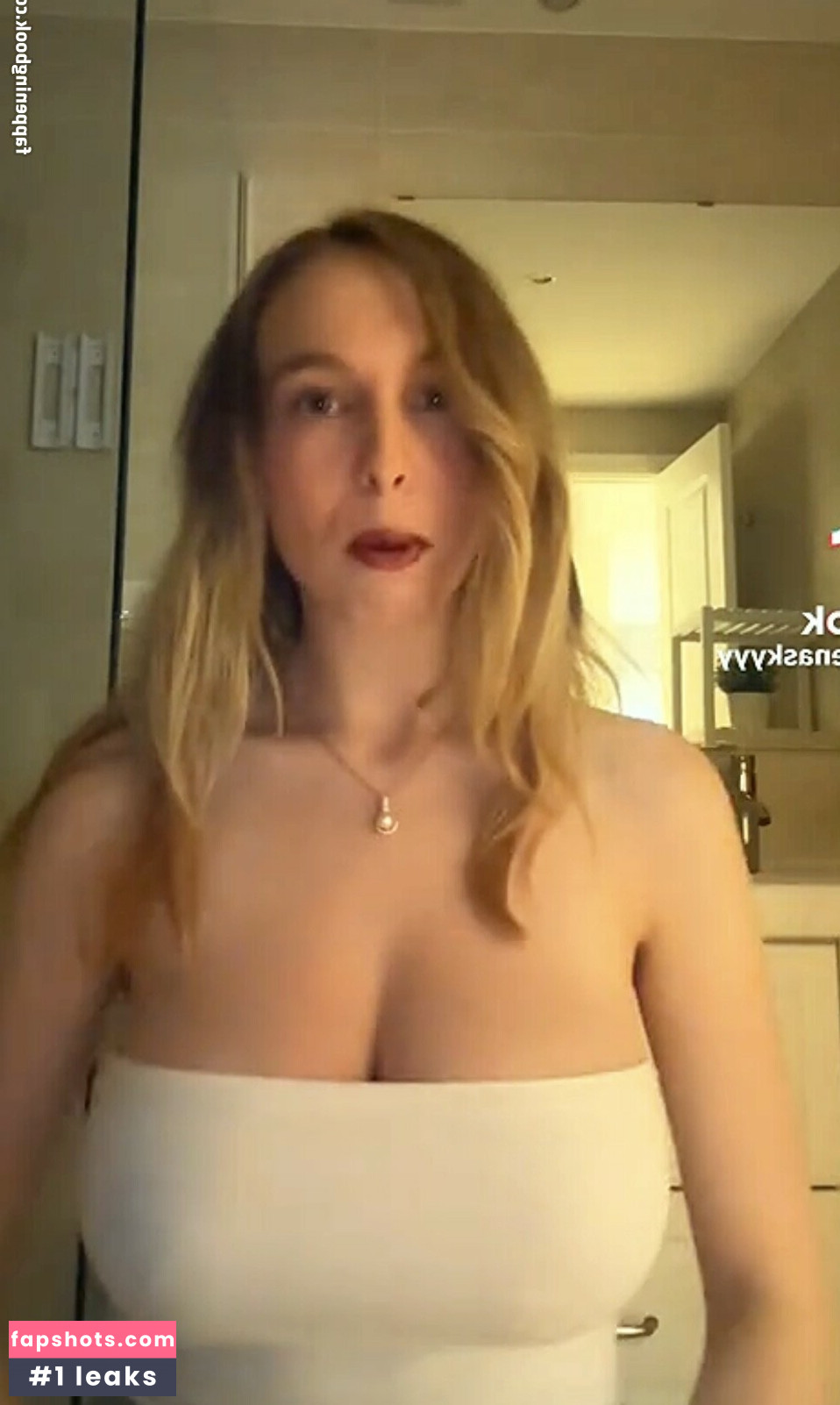 Serena Skybourne gallery photo #20