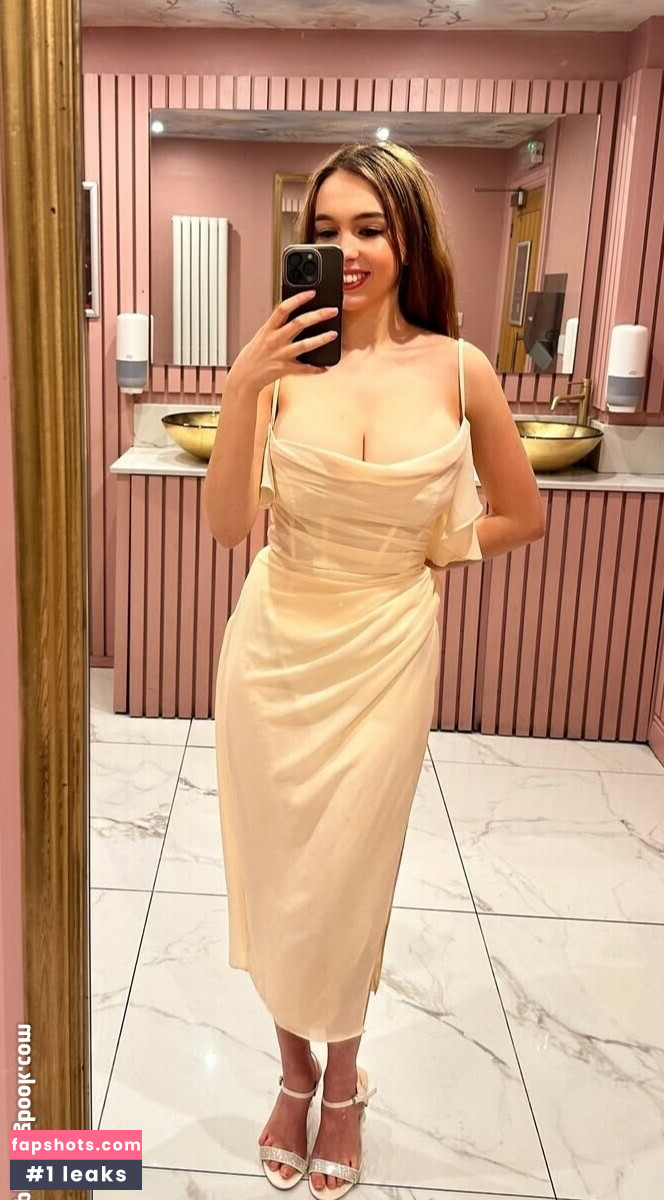 Serena Skybourne gallery photo #23