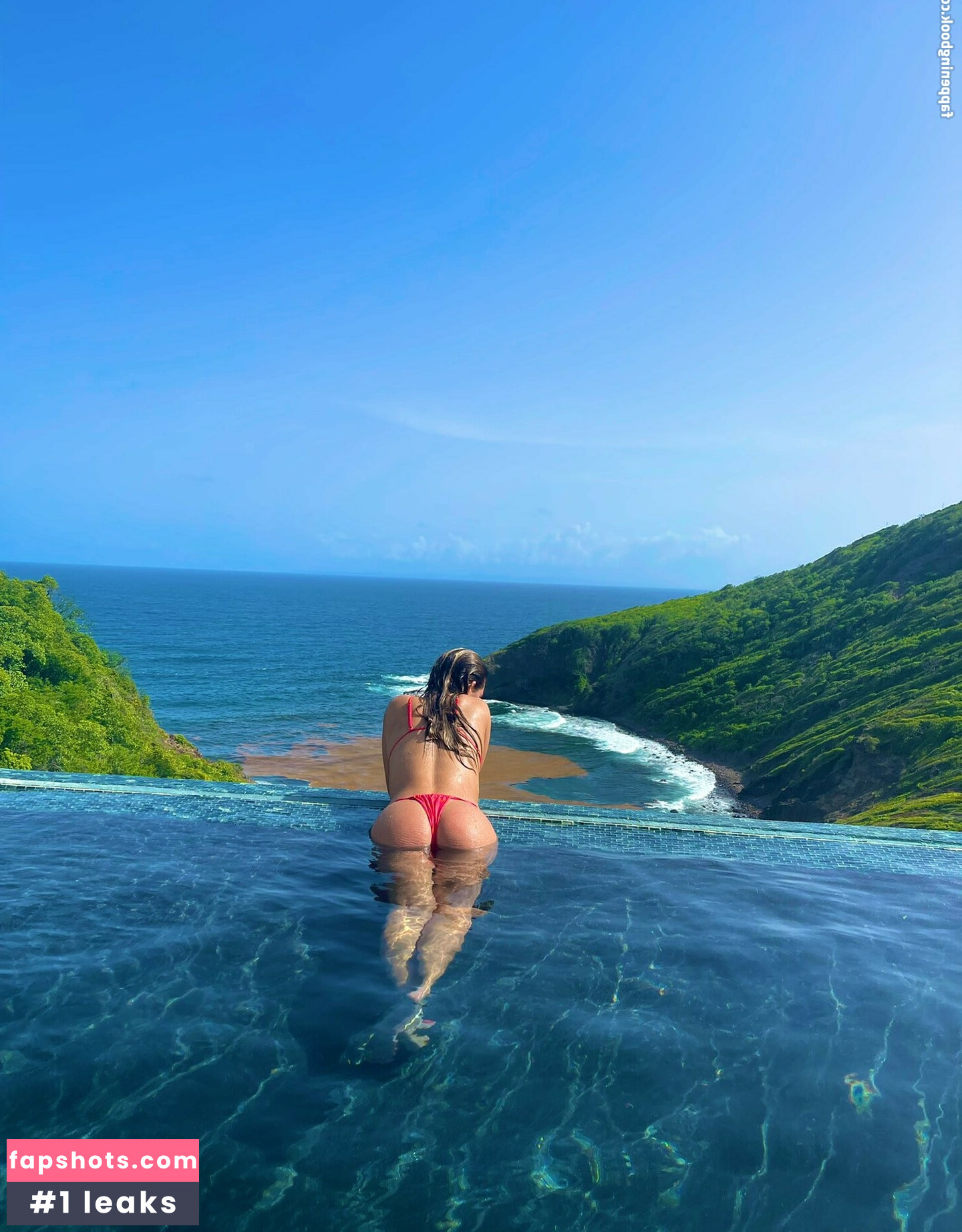 Serena Solace gallery photo #2