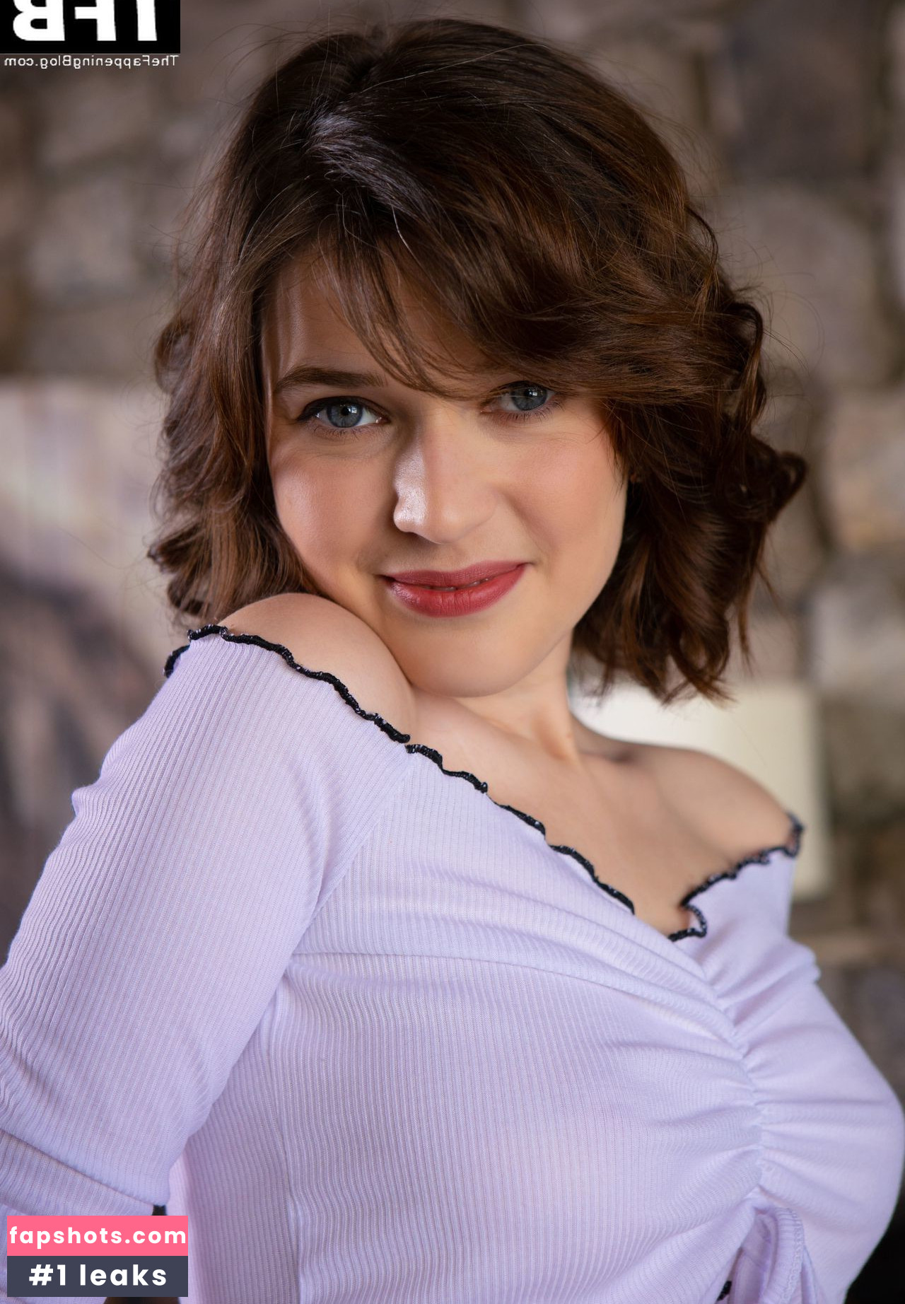 Serena Wood gallery photo #122