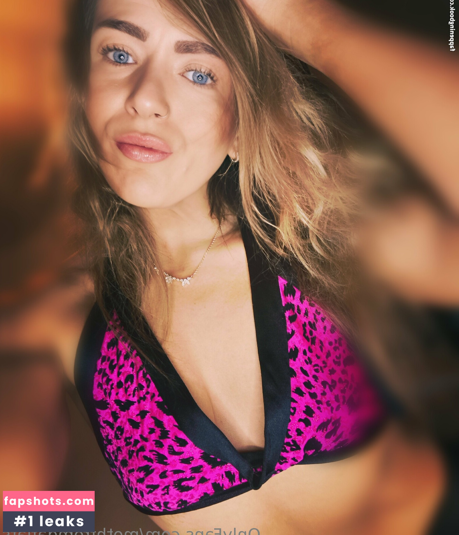 Session Moth Martina gallery photo #6