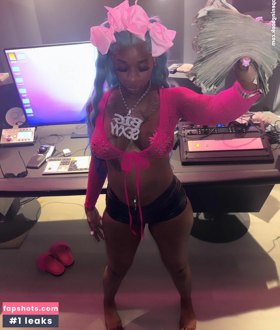 Sexxy Red gallery photo #13