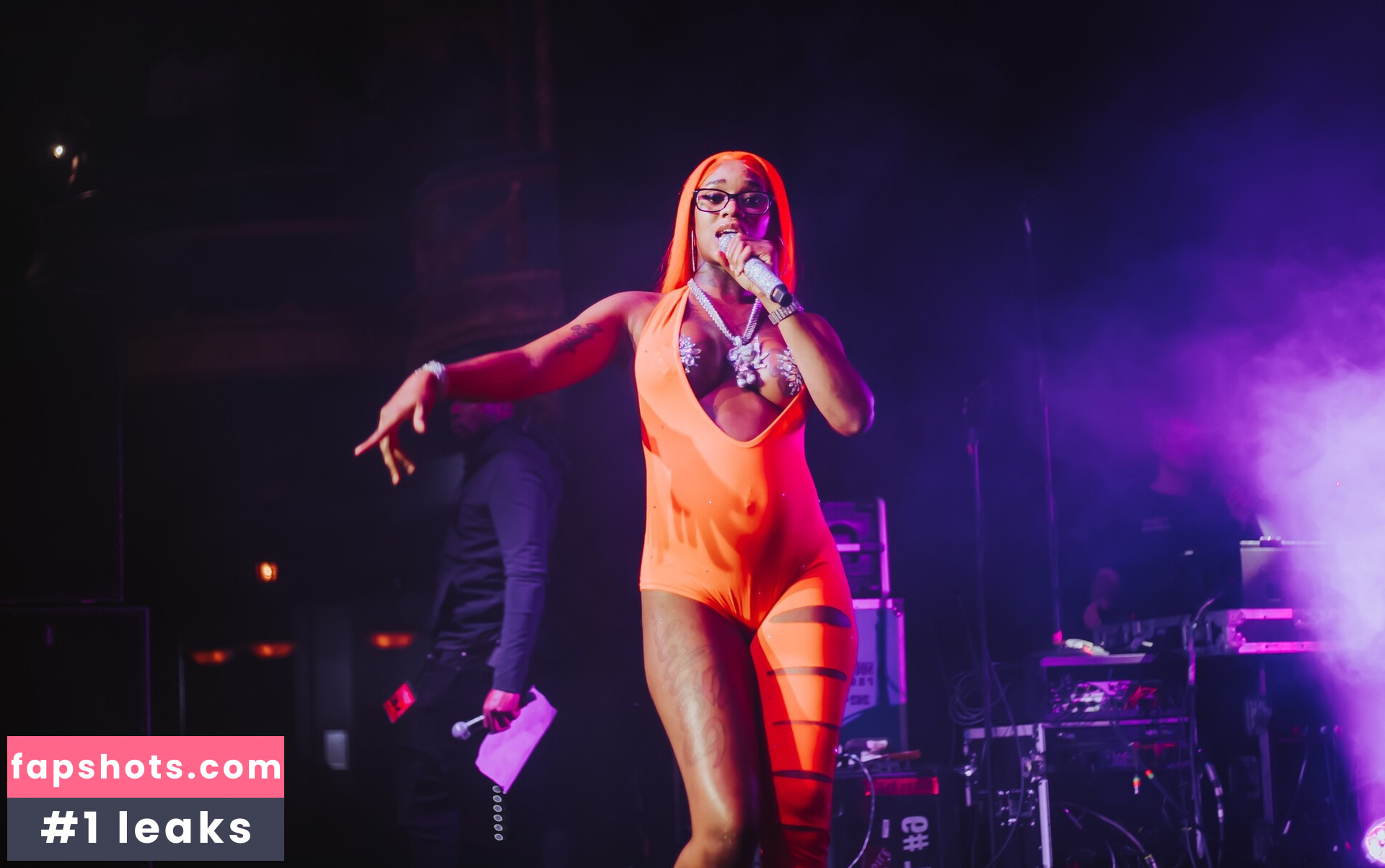 Sexxy Red gallery photo #26