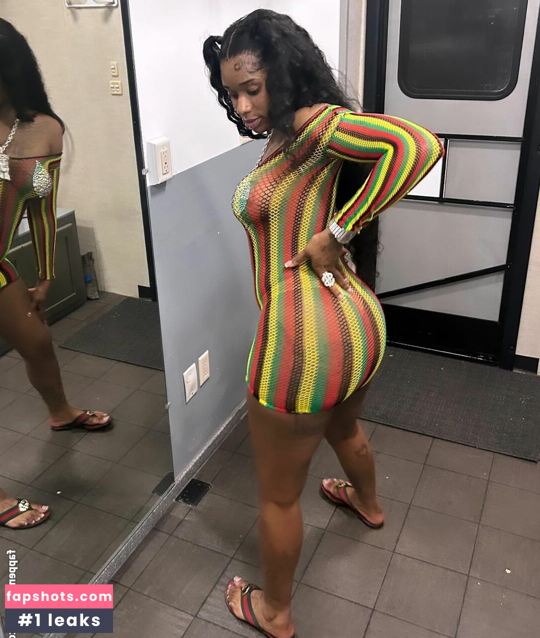 Sexxy Red gallery photo #7