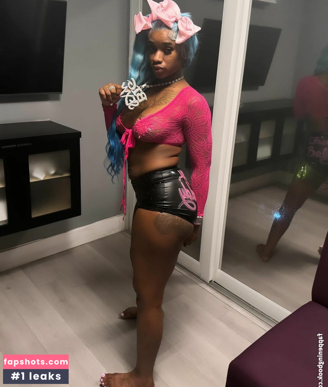 Sexxy Red gallery photo #9