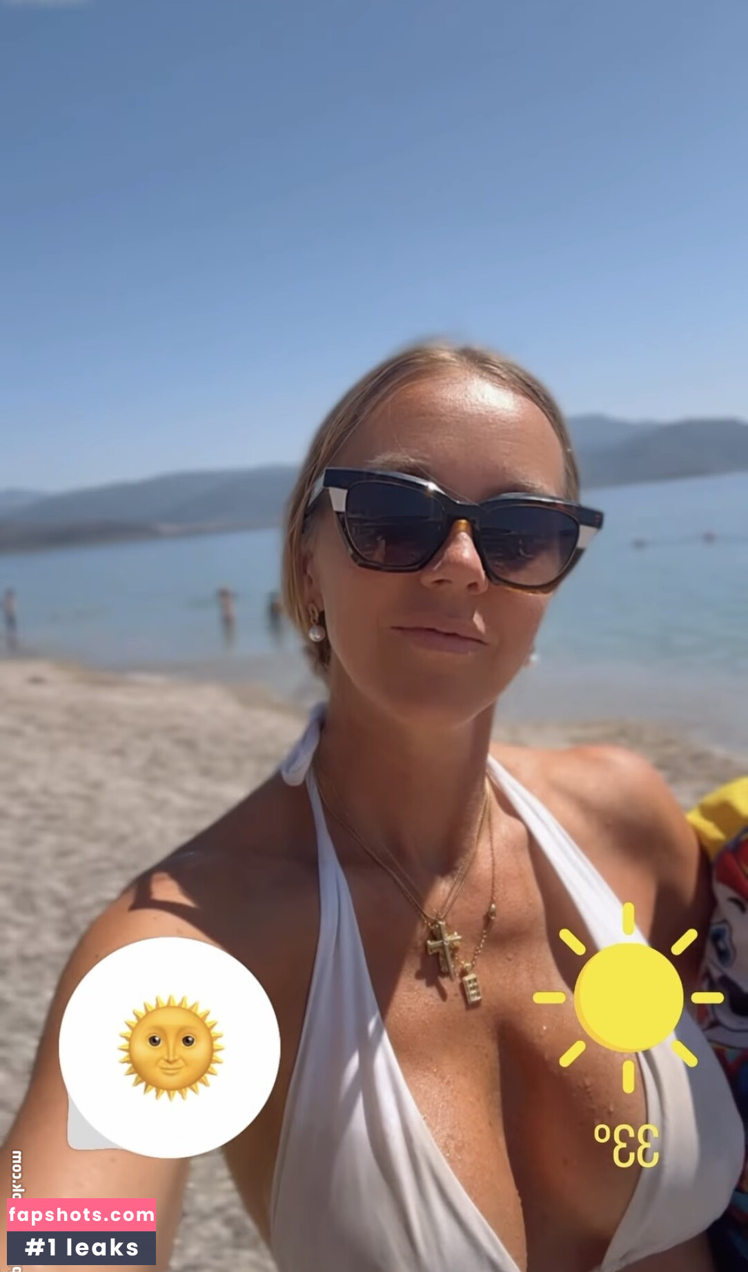 Sexy Julia gallery photo #2