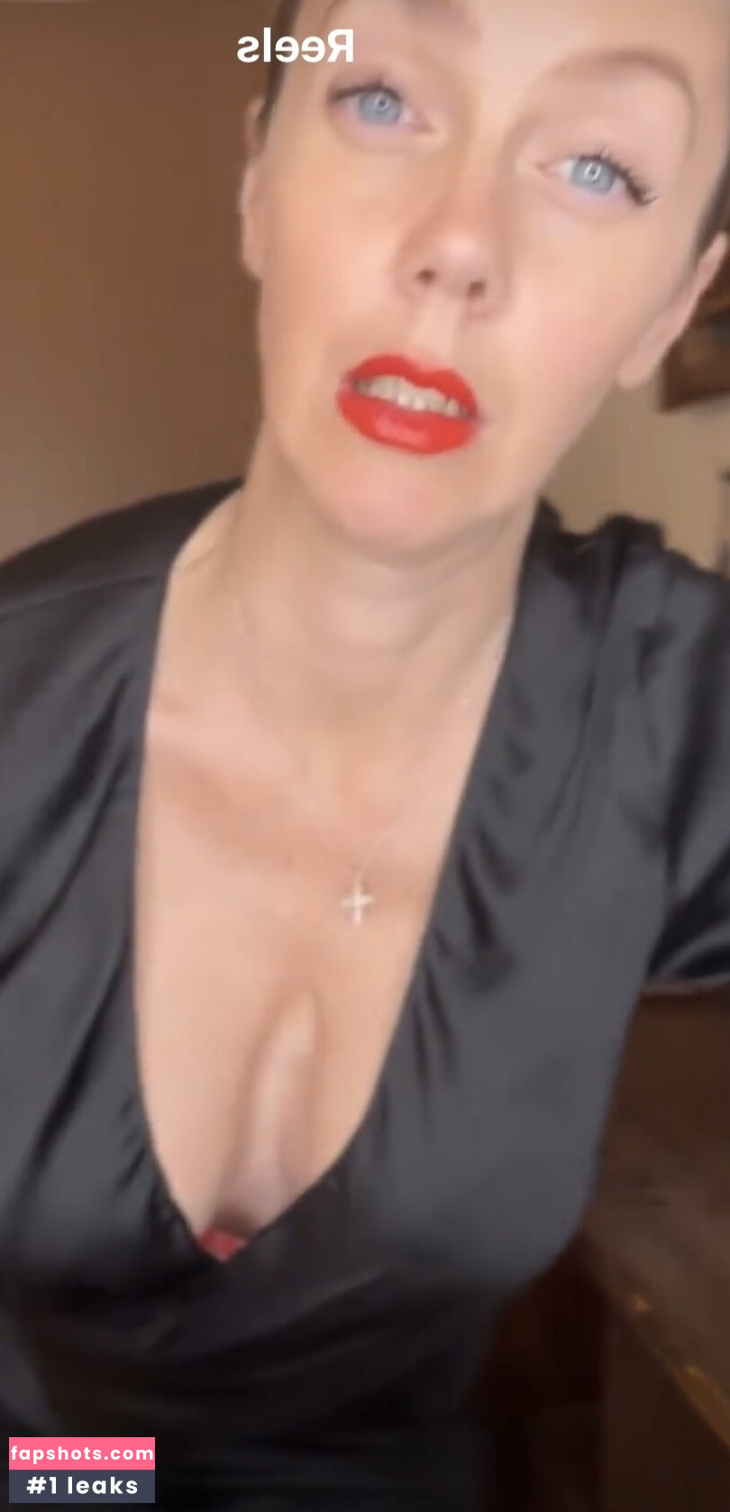 Sexy Julia gallery photo #23