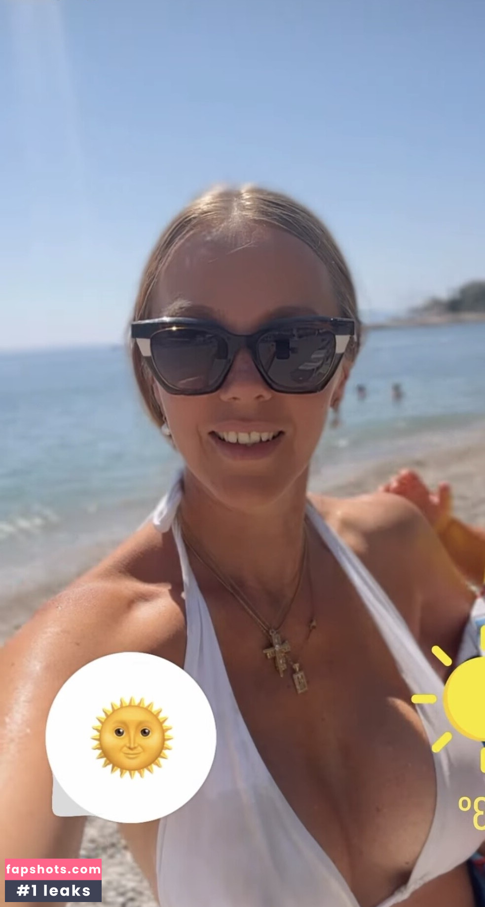 Sexy Julia gallery photo #5