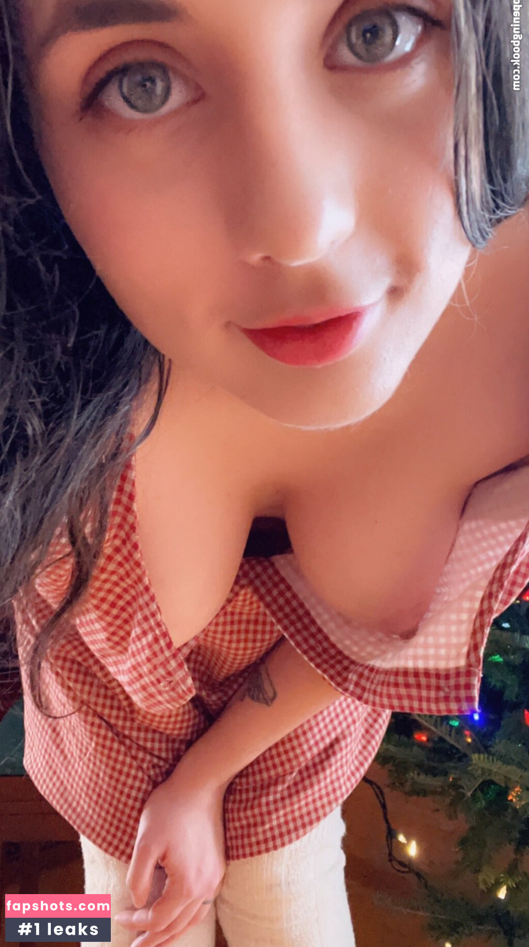 Sexy Saffron gallery photo #7