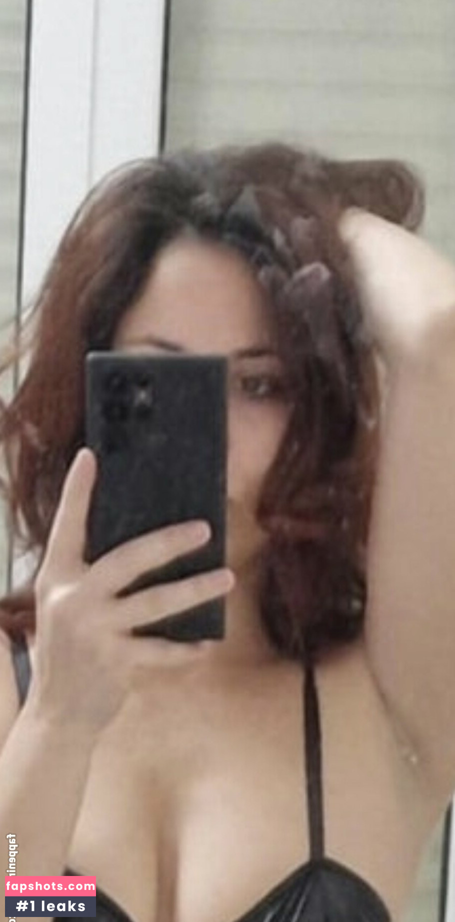 SexyLatinaWife93 gallery photo #2