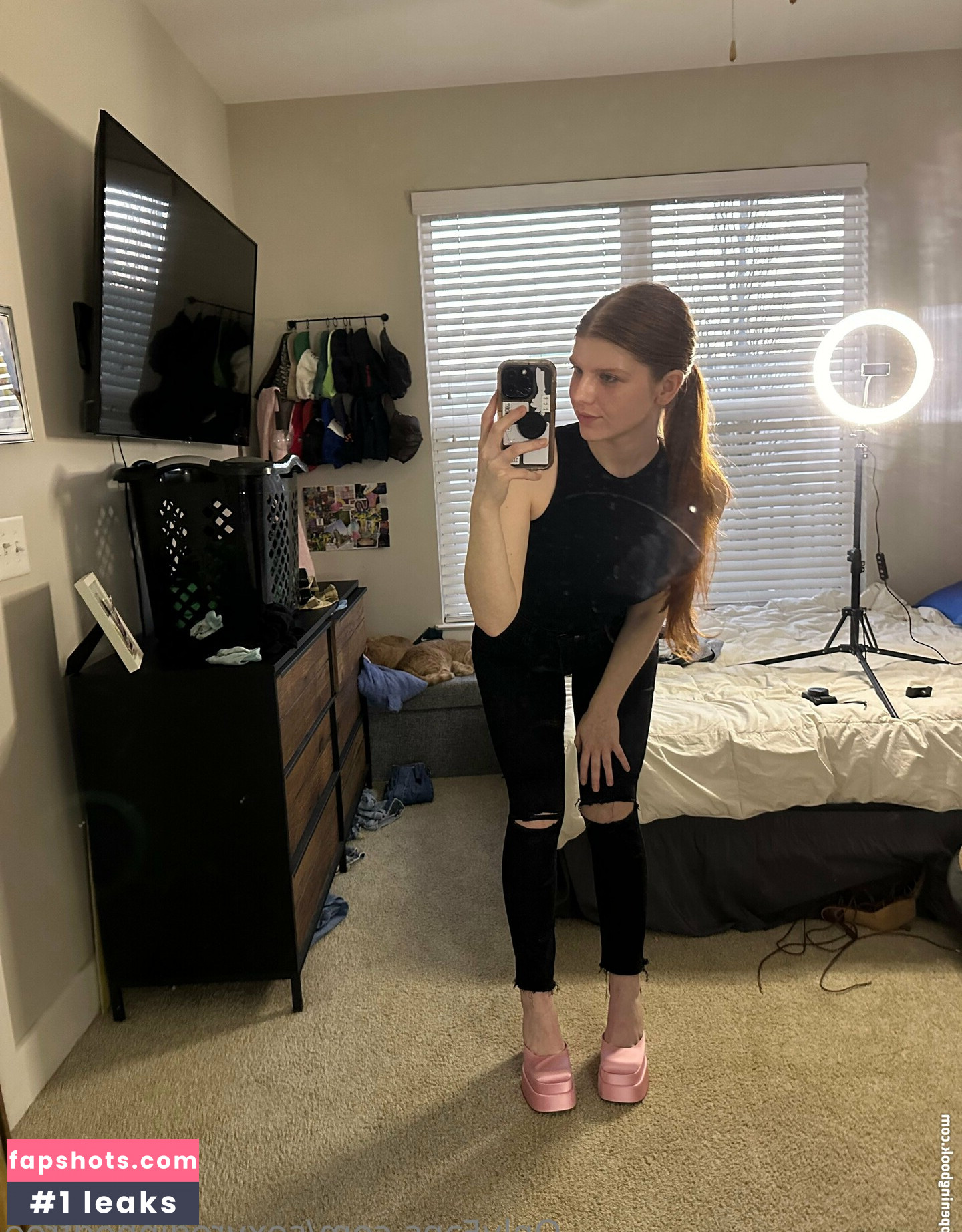 sexyredinbedfree gallery photo #12