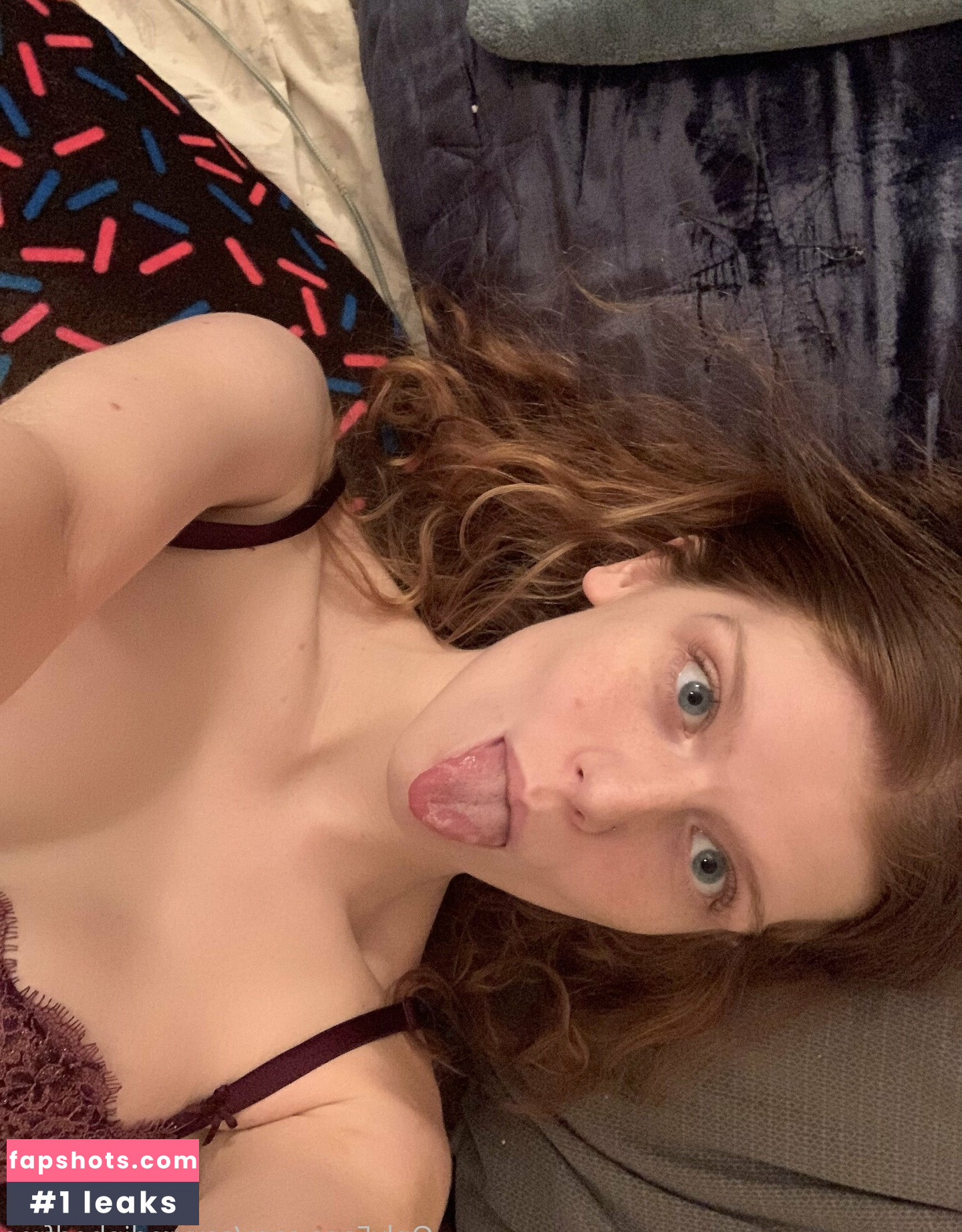 sexyredinbedfree nude babe gallery