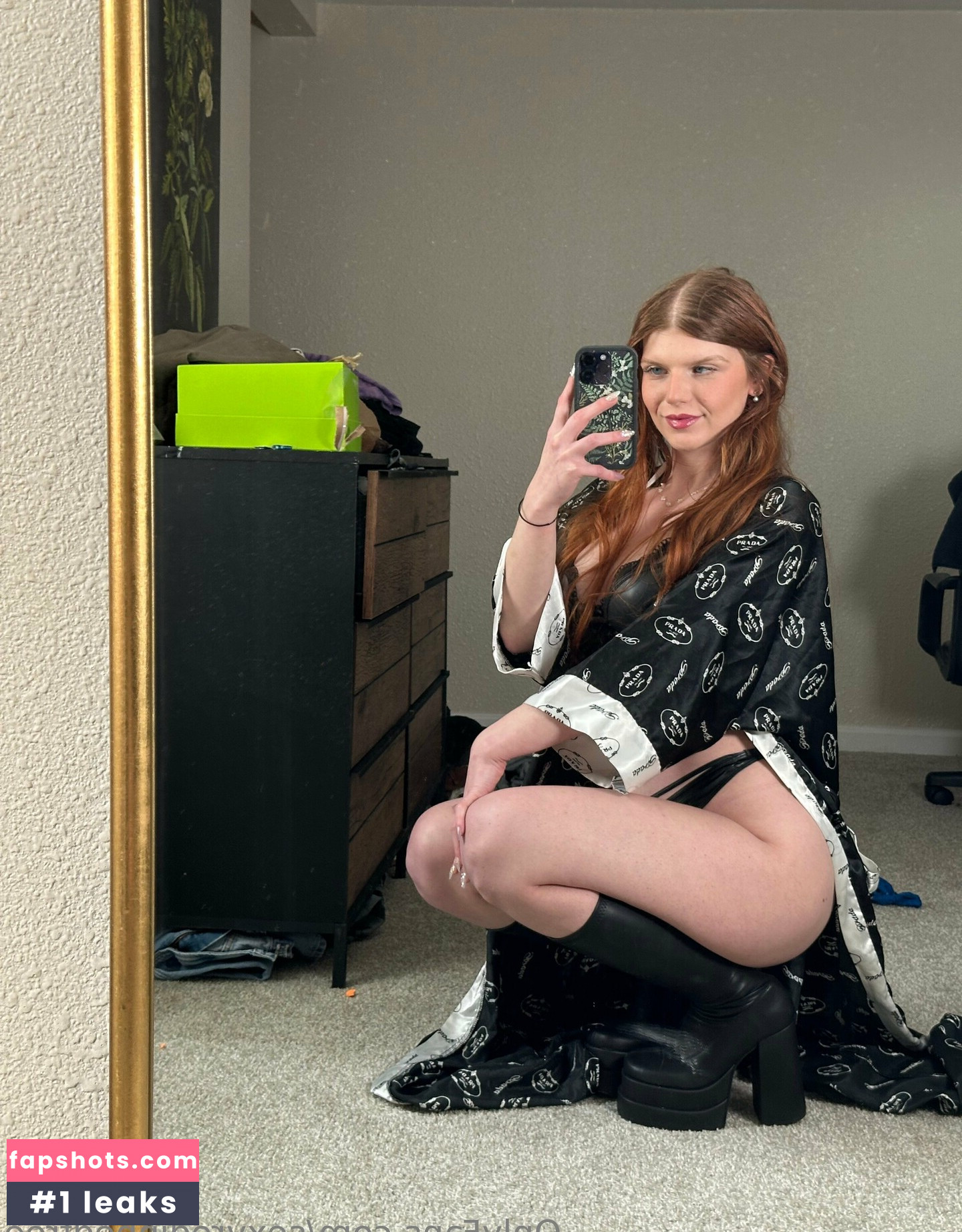 sexyredinbedfree gallery photo #7