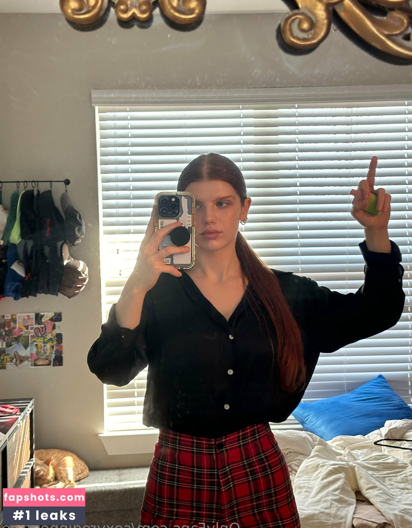 sexyredinbedfree gallery photo #8