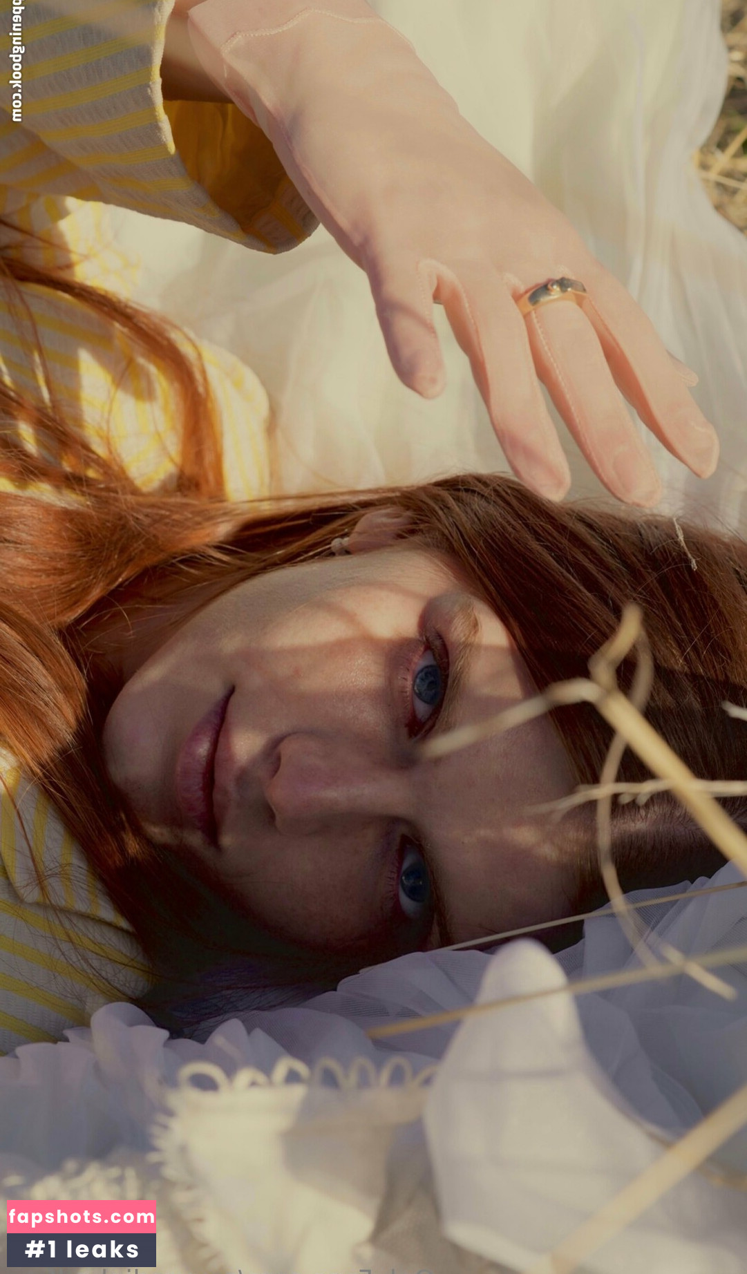 sexyredinbedfree gallery photo #10