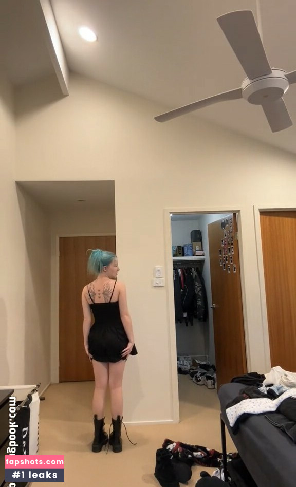 Shae Evans gallery photo #4