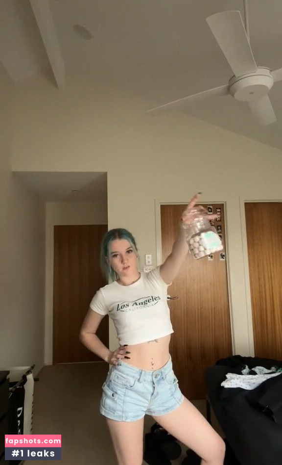 Shae Evans gallery photo #9