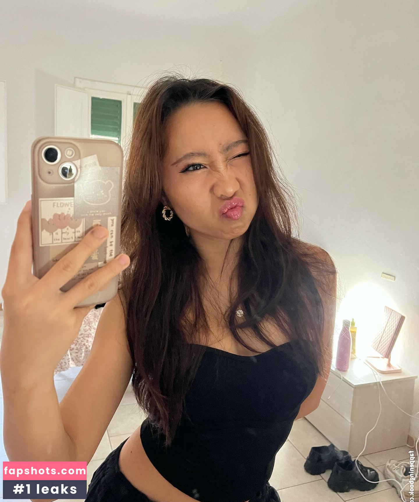 Shaina Cha gallery photo #18