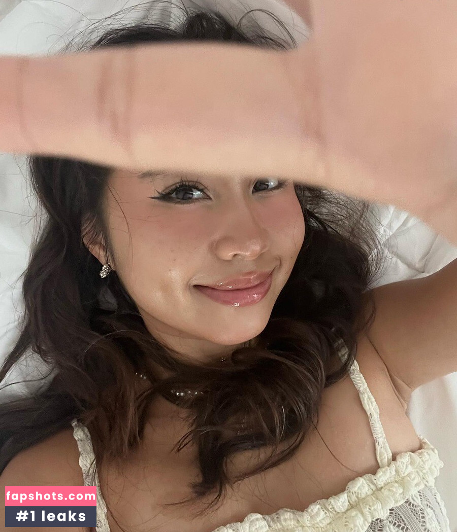 Shaina Cha gallery photo #19