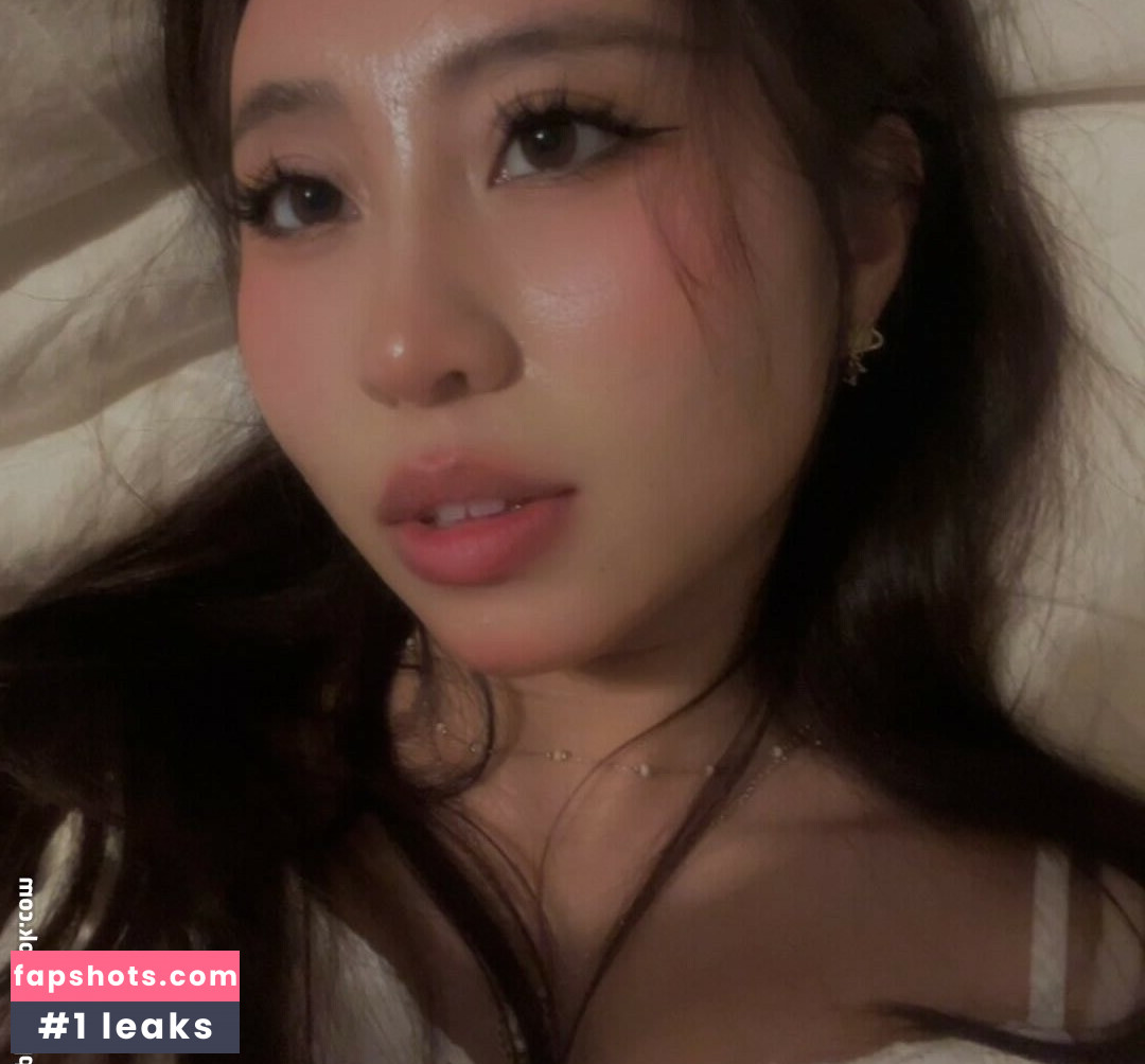 Shaina Cha gallery photo #6