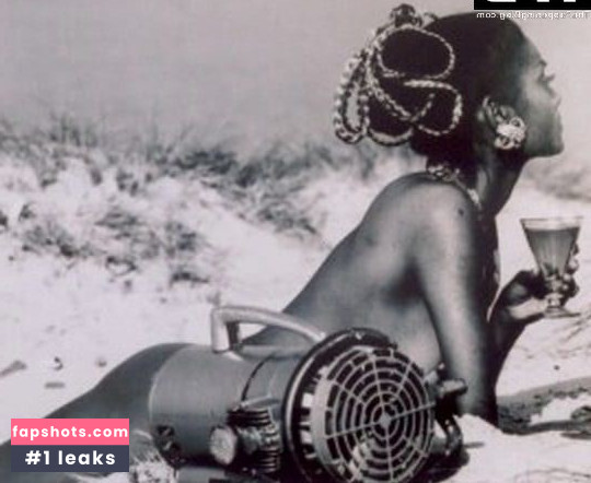 Shakira Caine gallery photo #15