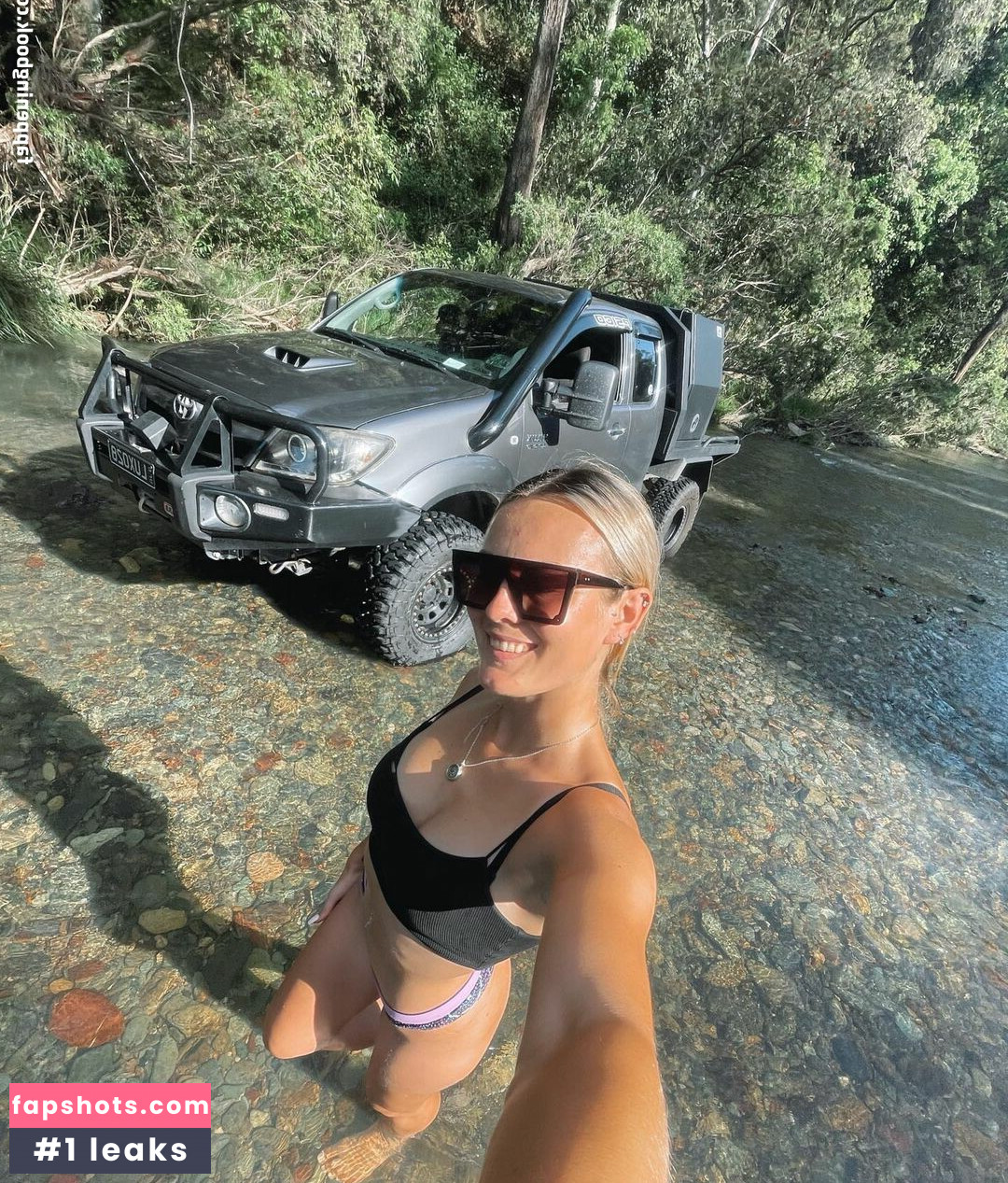 Shania Porter nude babe gallery