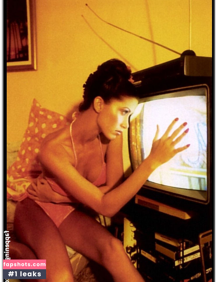 Shannon Elizabeth gallery photo #19