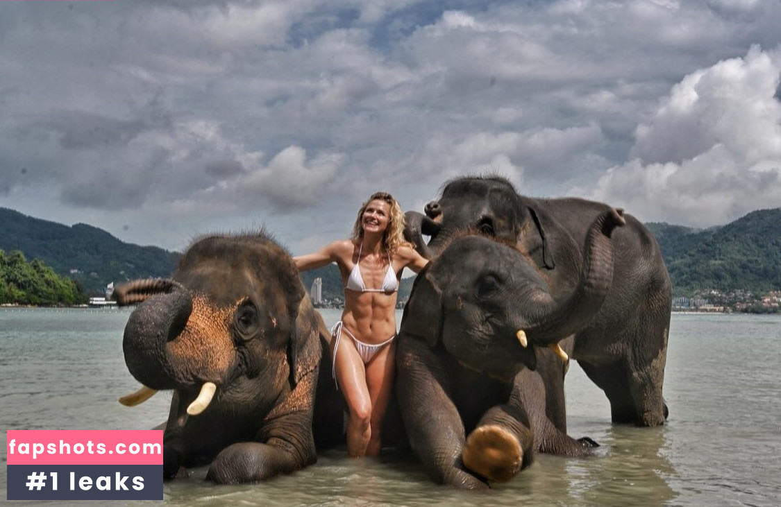 Shantel VanSanten gallery photo #548